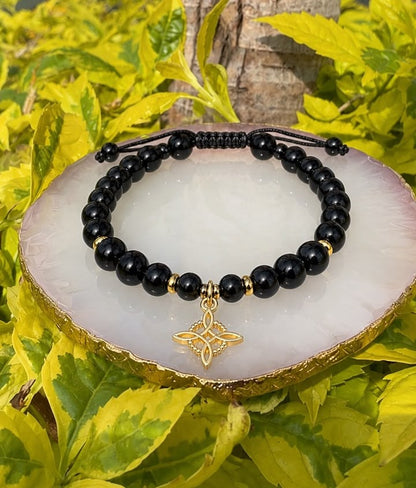 Pulsera turmalina con dije nudo de bruja